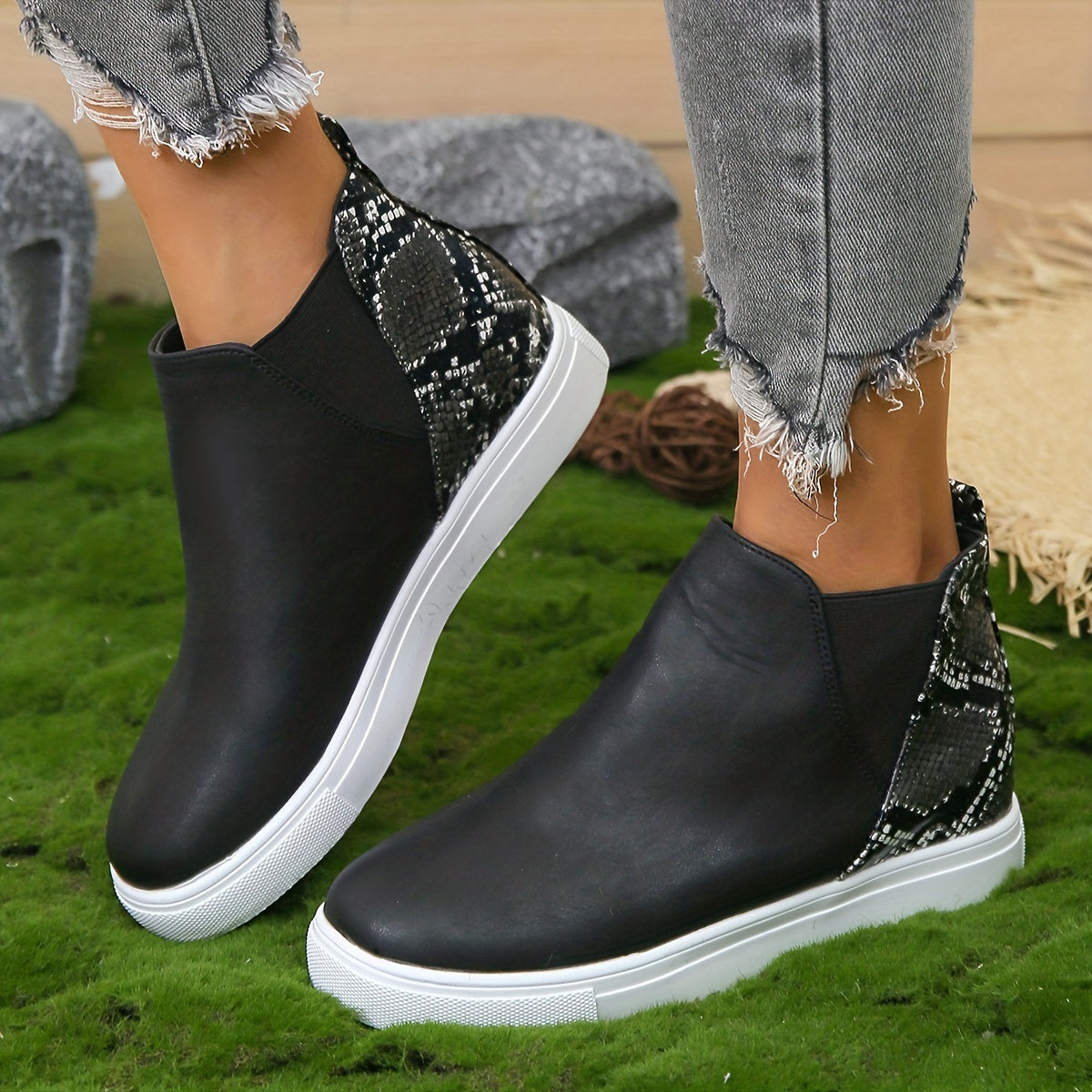 Women's Snakeskin Pattern Slip-On Ankle Boots Walking Shoes