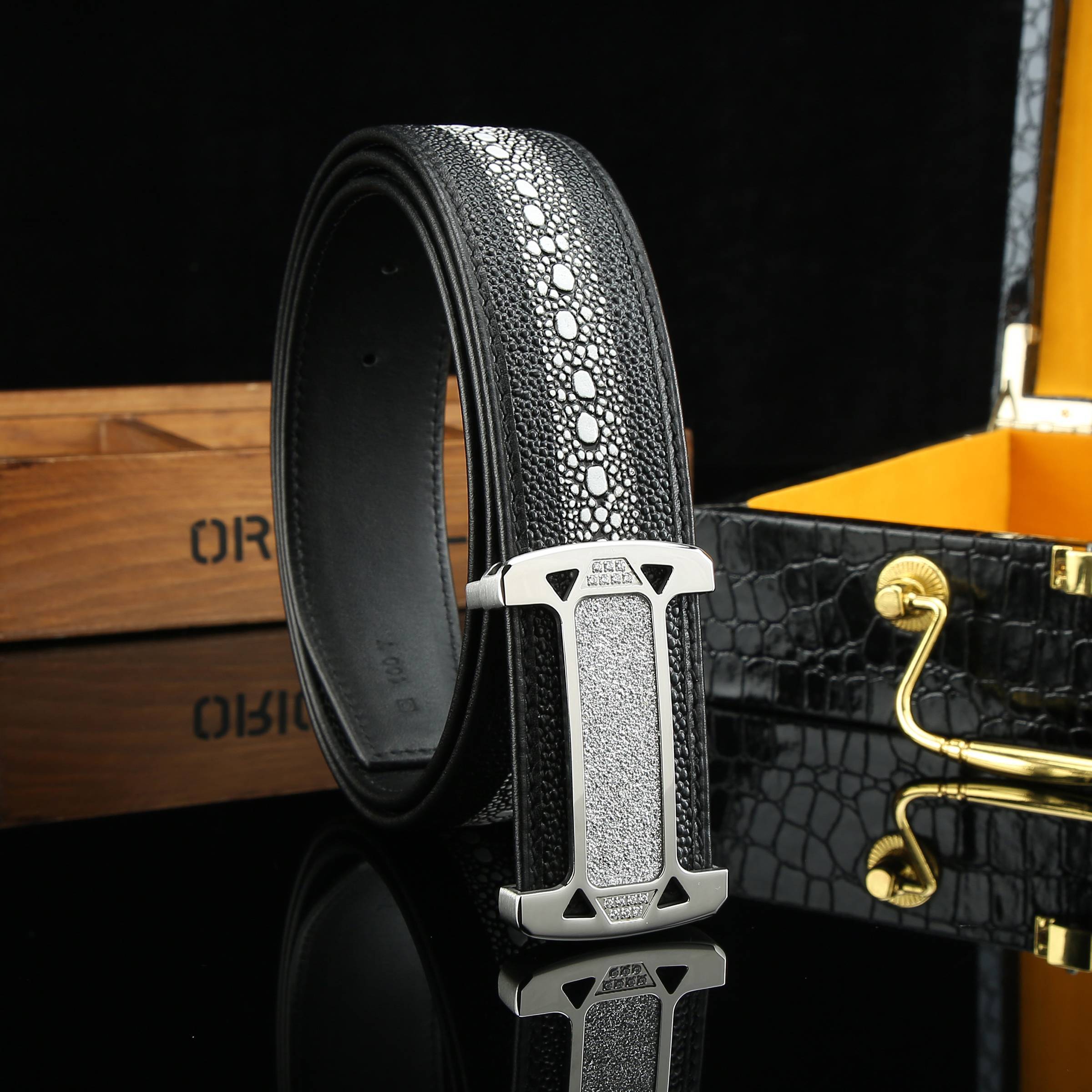 Men's Pearl Fish Pattern Cowhide Belt with Diamond Buckle