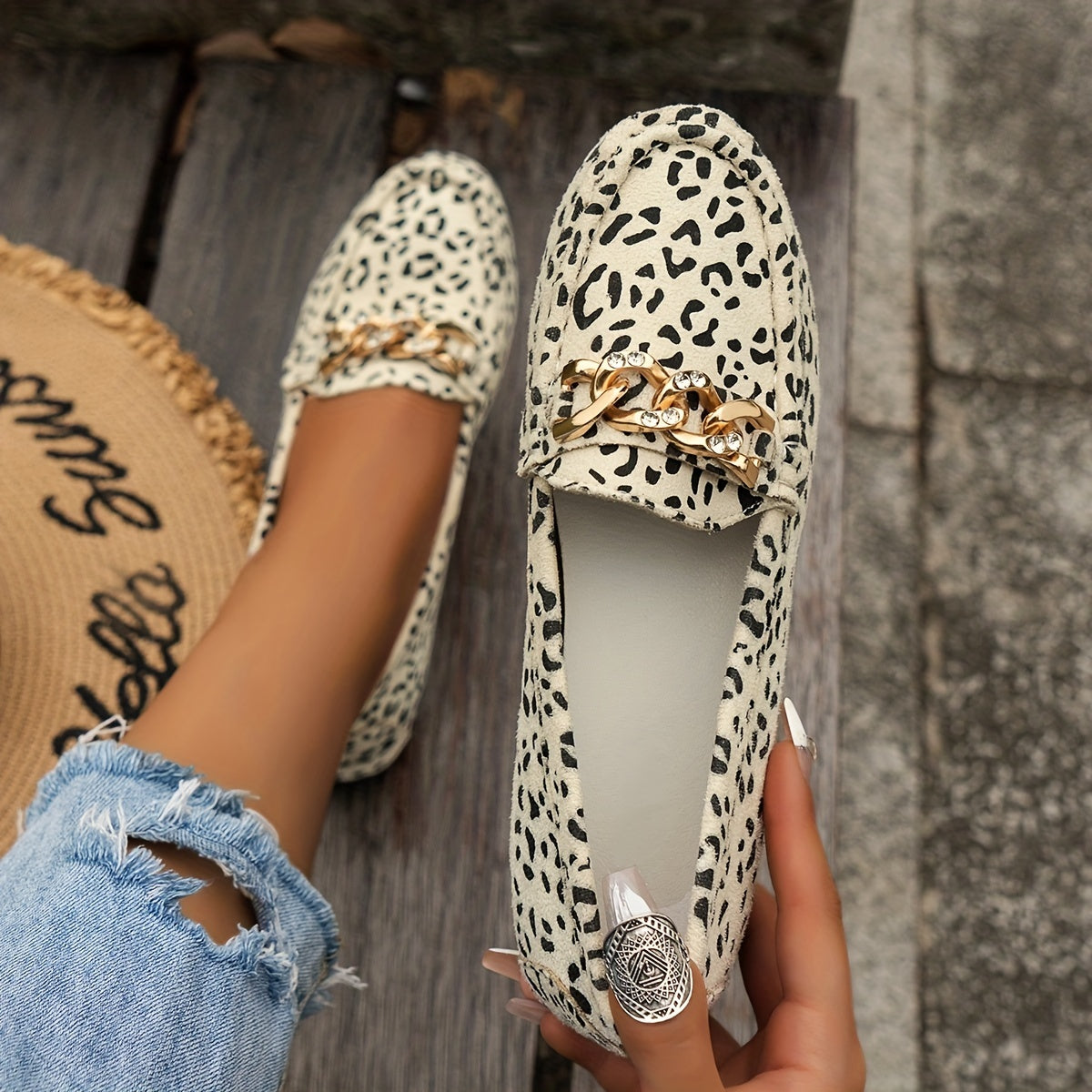 Women's Chain Decor Flat Slip On Shoes Lightweight & Comfortable