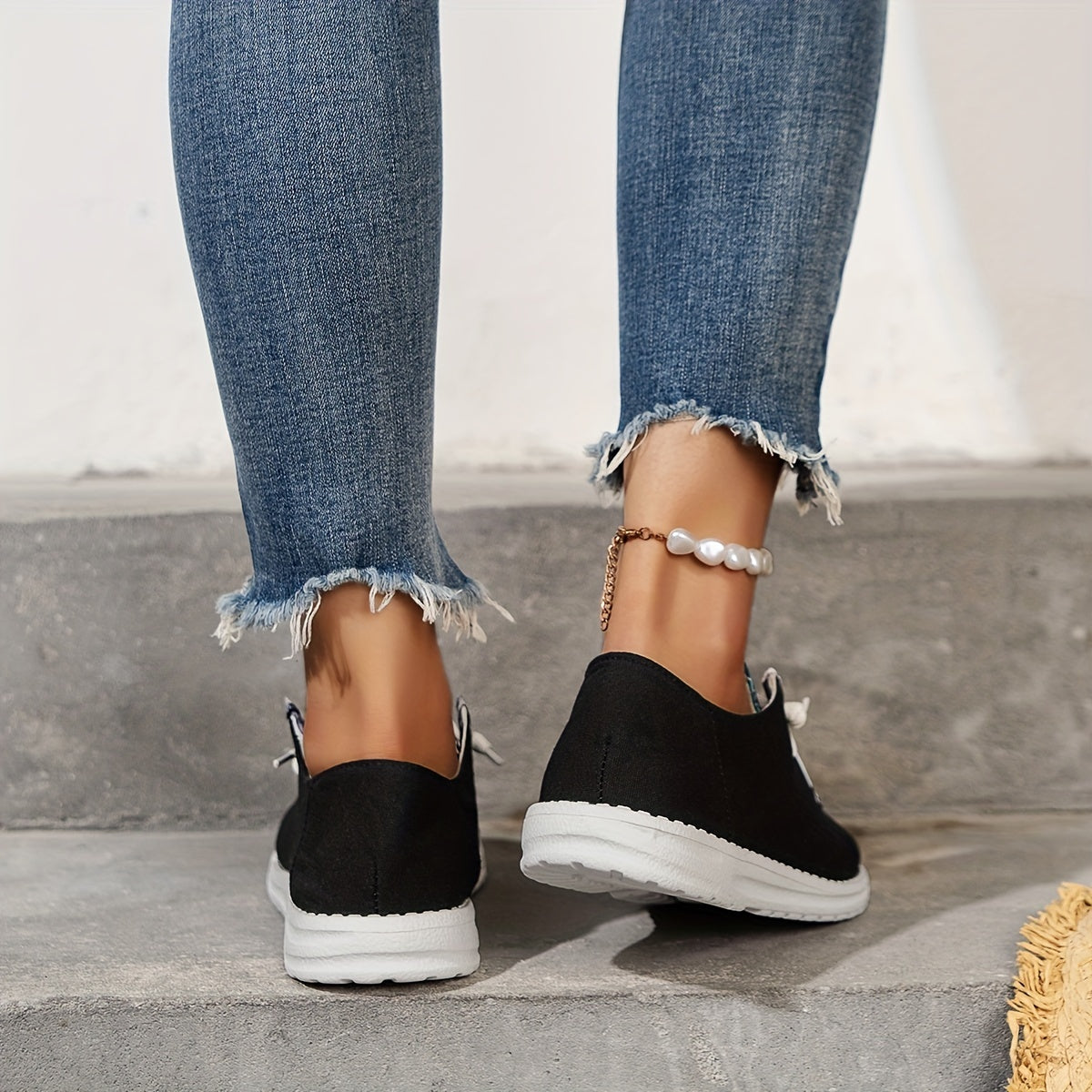 Women's Lightweight Canvas Sneakers Low Top Lace Up Comfy Walking Shoes