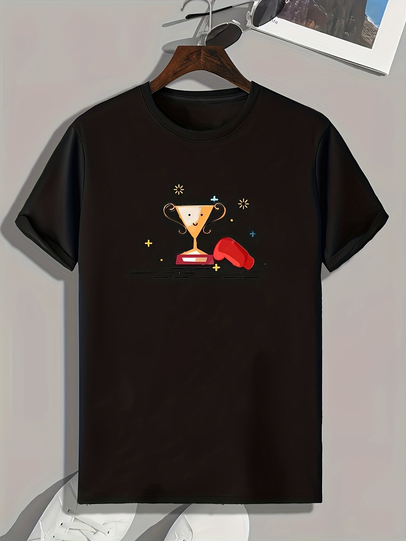 Trophy Pattern Print Men's Sports T-shirt