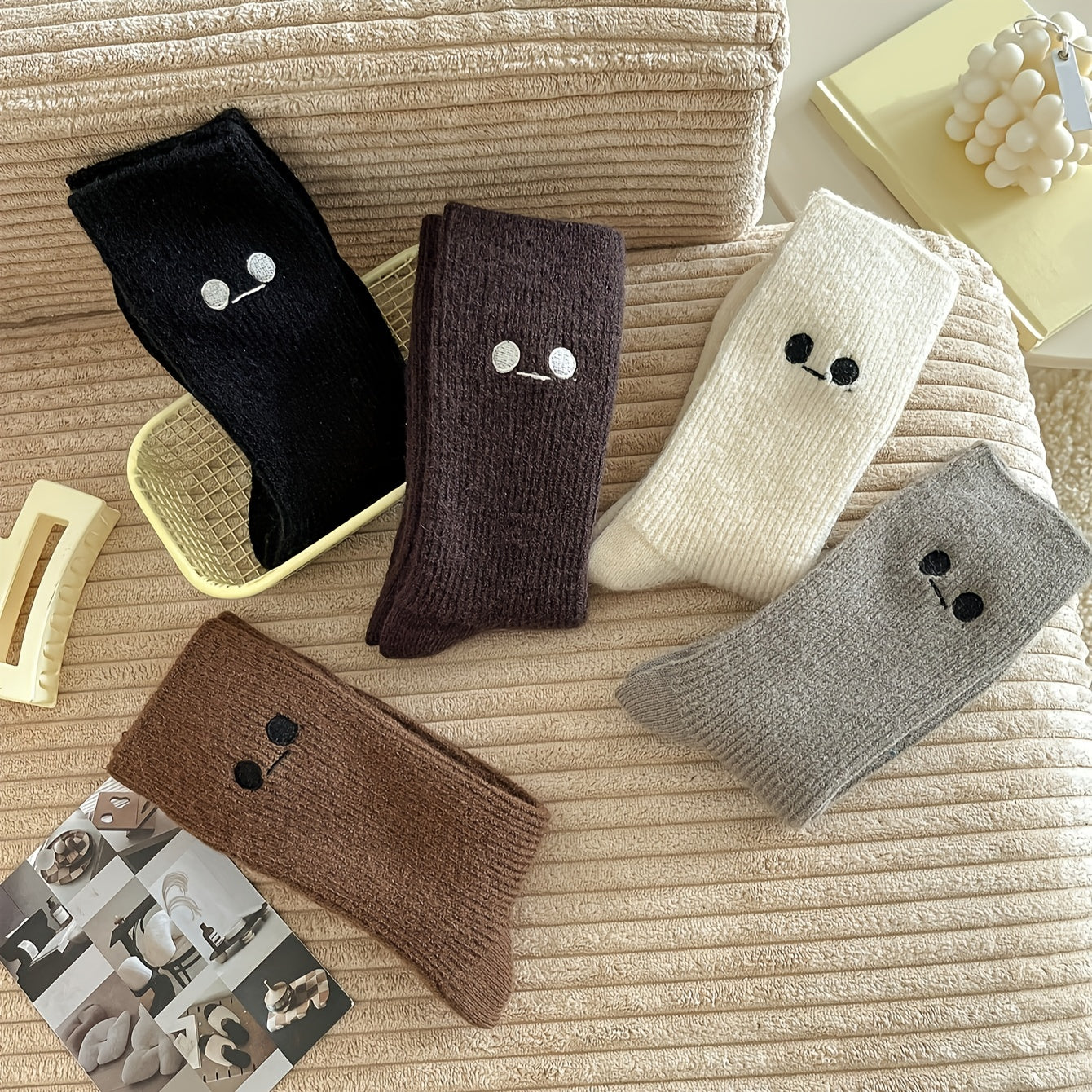 Eye Pattern Embroidered Socks - Women's Mid Tube Stockings