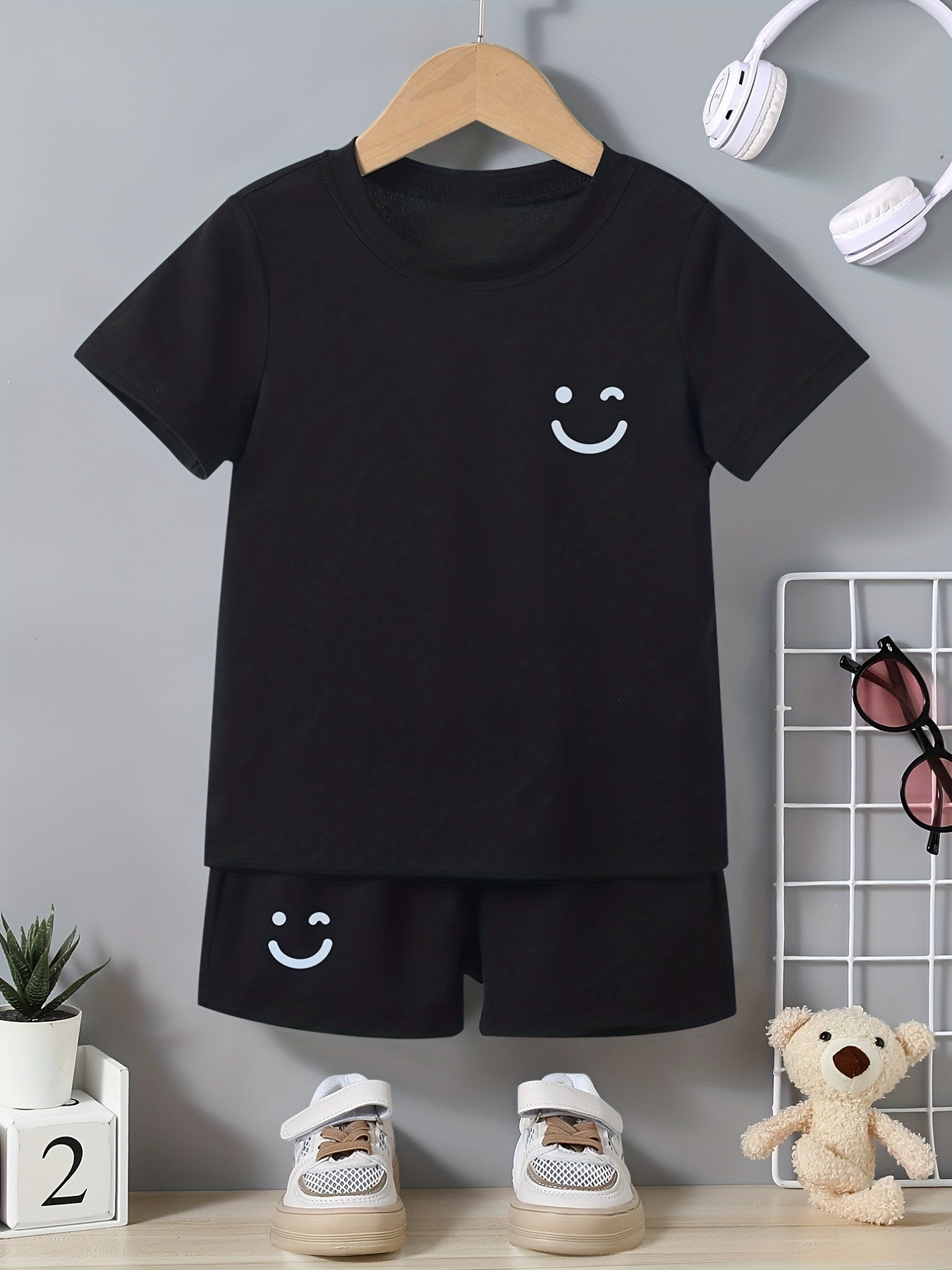 2pcs Boys Funny Face T-shirt & Shorts Set for Summer