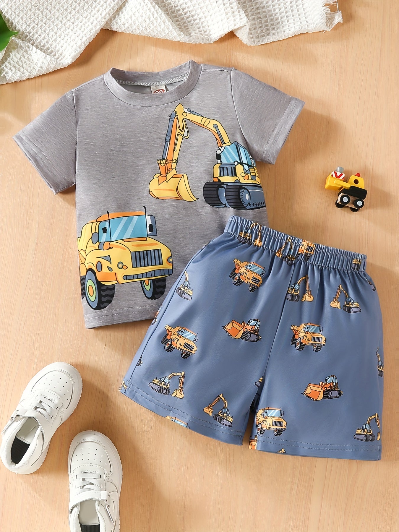 2pcs Toddler Boys Excavator Graphic T-Shirts & Shorts Set