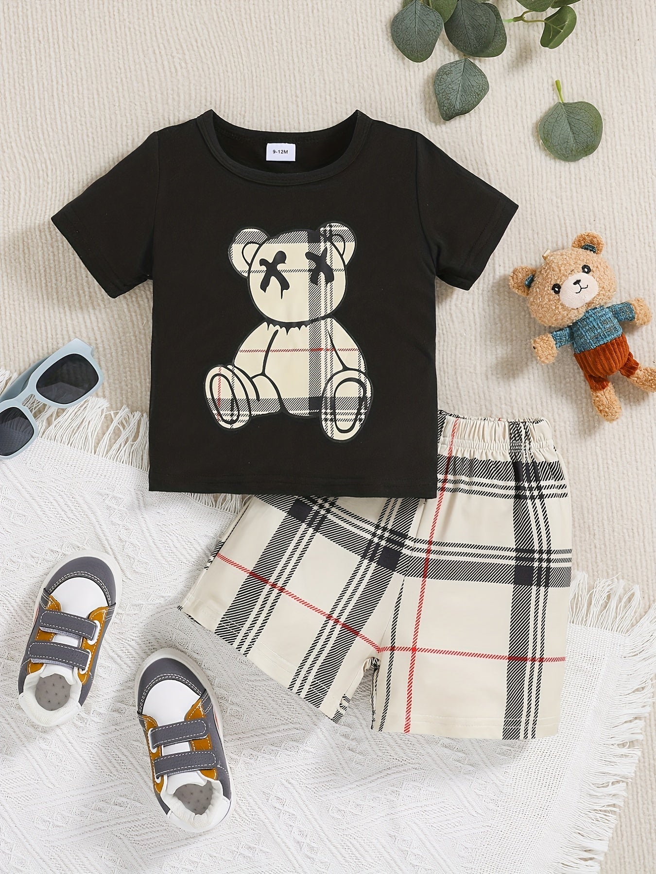 2pcs Baby Bear Graphic Print T-shirt & Plaid Shorts Set Clothes
