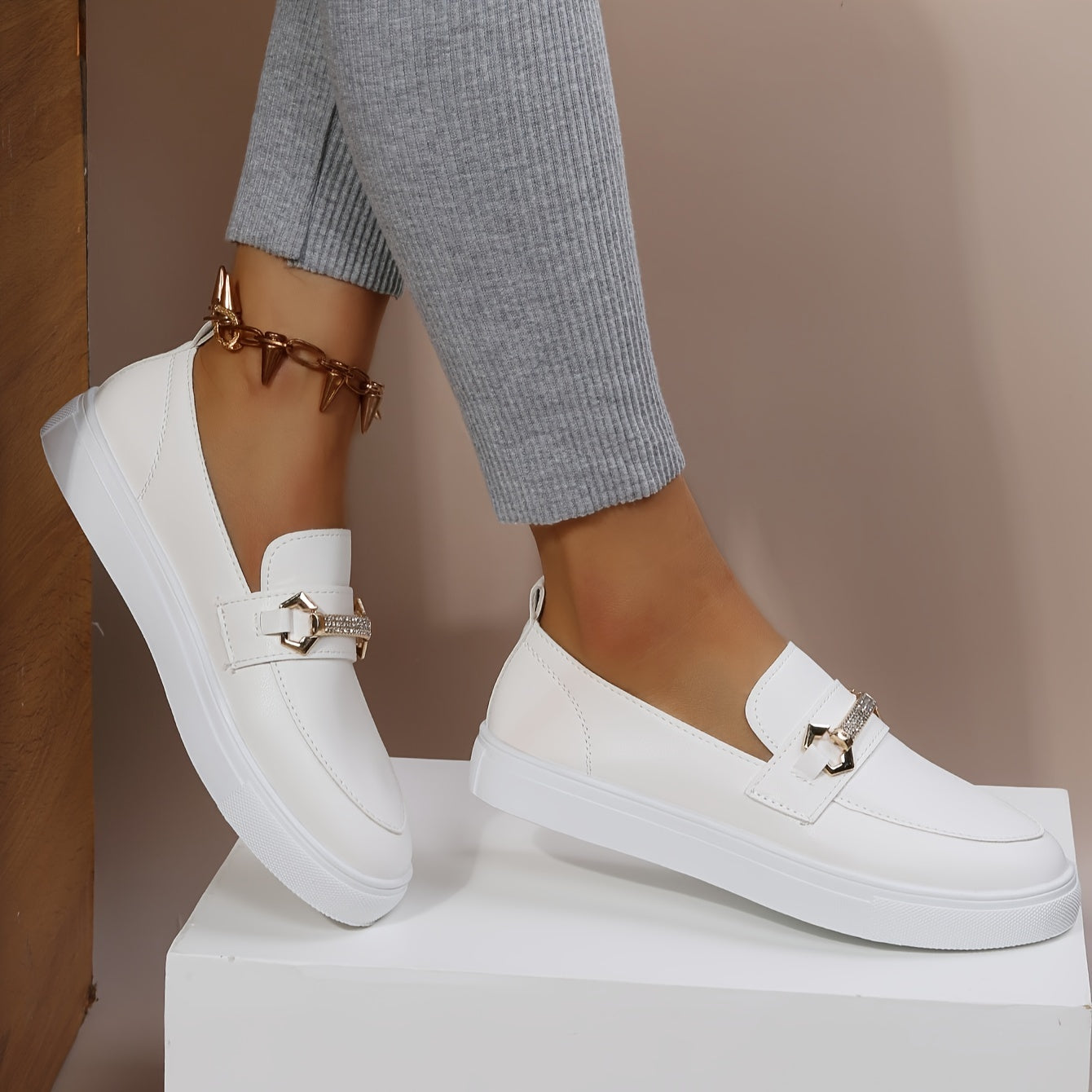Rhinestone Flat Skate Shoes Wear Resistant Non Slip