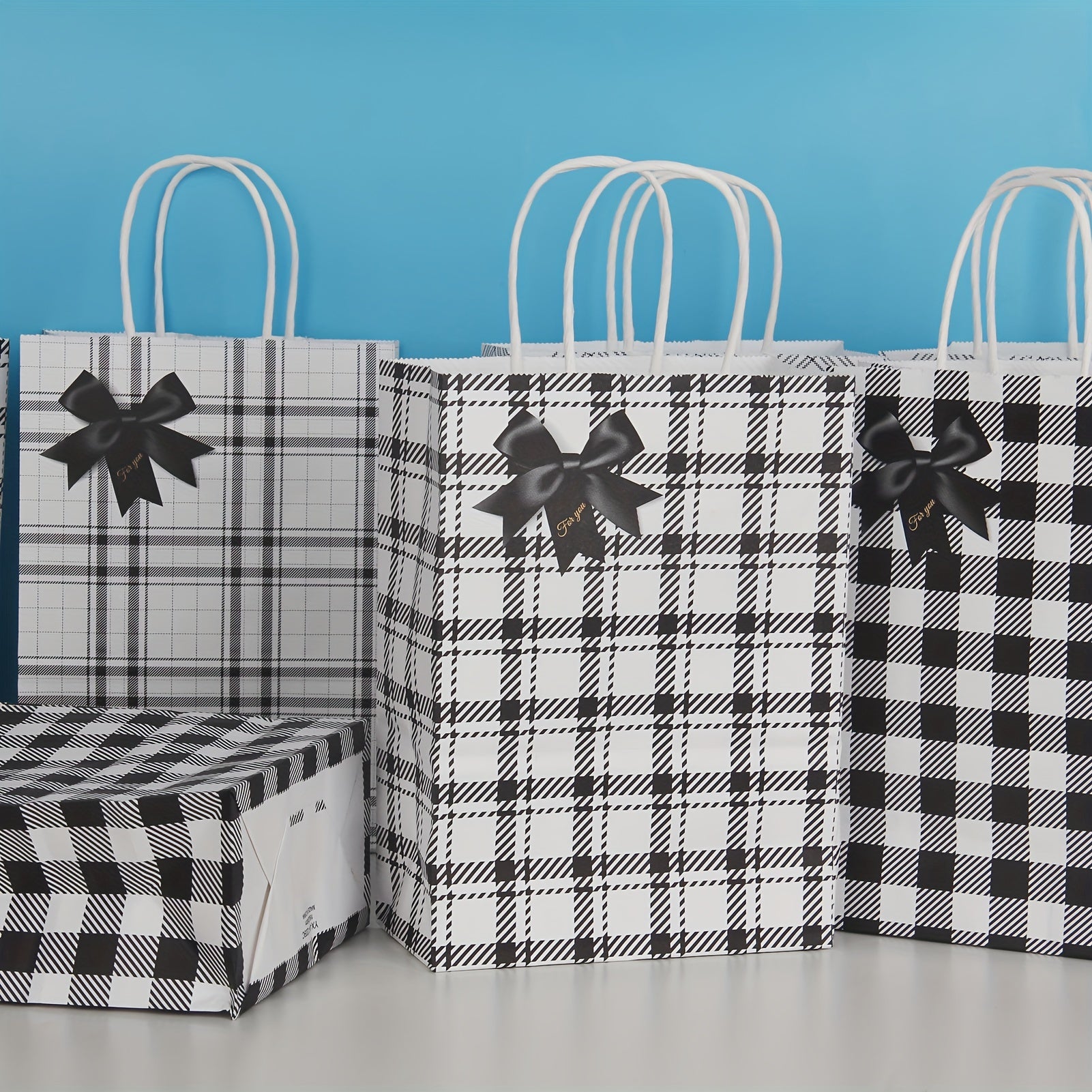8pcs Plaid Gift Bags with Handle for Christmas Party Wedding Birthday Favor Bags