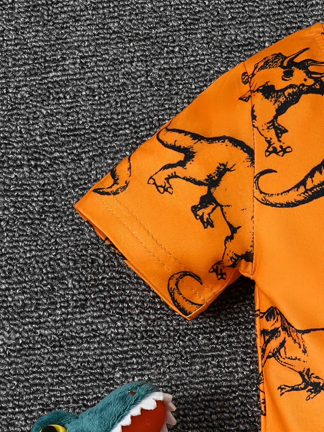 2pcs Little Boy Casual Dinosaurs Graphic Short Sleeve Tees & Shorts Set