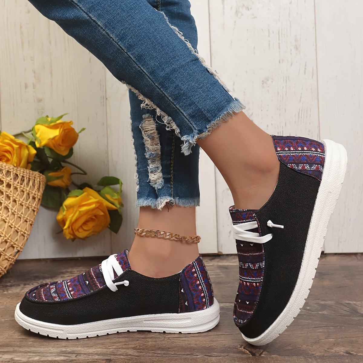 Women's Skate Shoes with Square Pattern Decoration