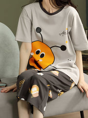 Bee Print Pajama Set Short Sleeve Crew Neck Top & Crop Pants Women's Sleepwear