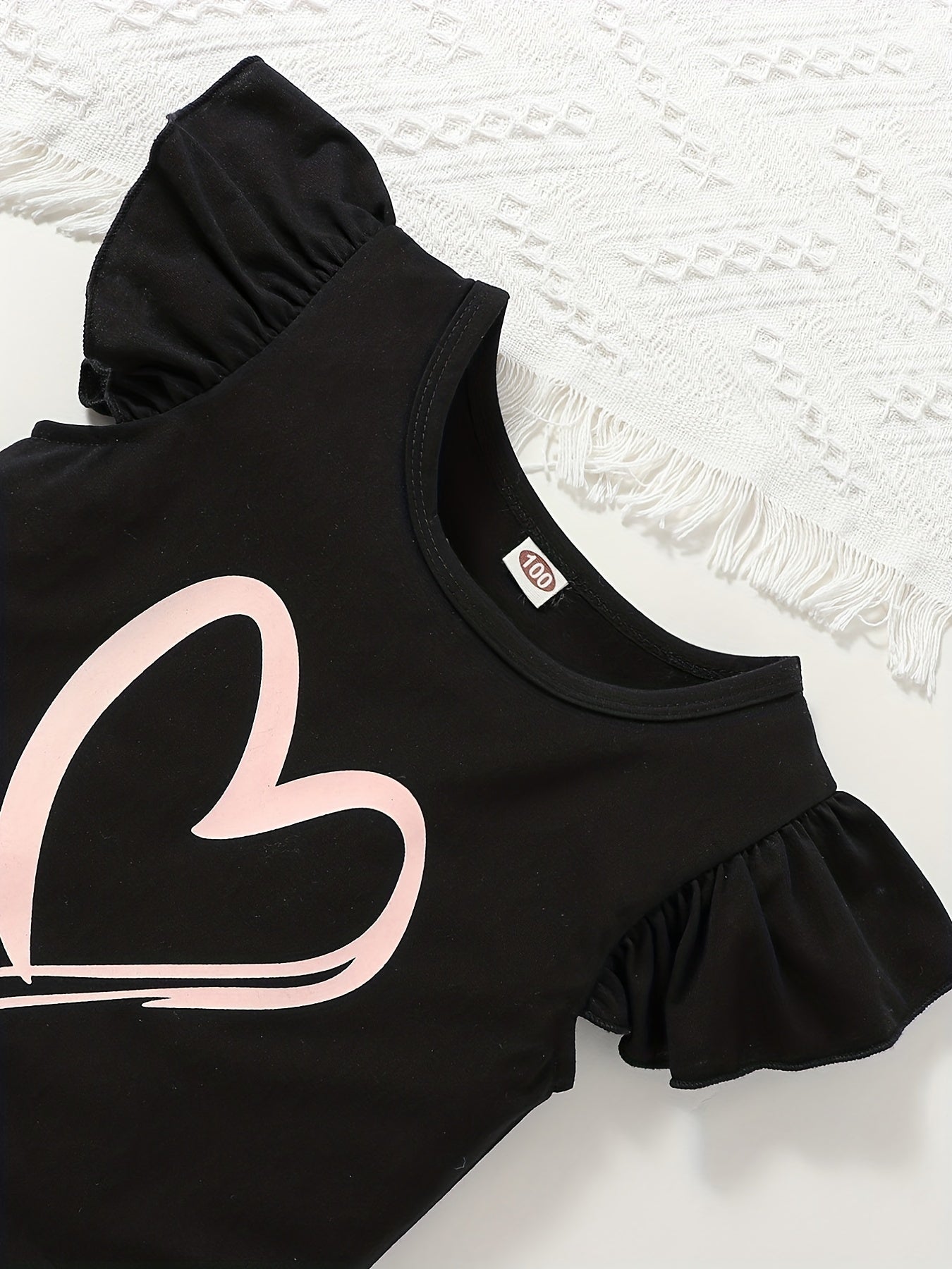2pcs Toddler Girls Heart Graphic Ruffle Trim T Shirts & Belted Shorts Set