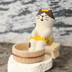 Three Cat Foot Soaking Hot Spring Desktop Ornament