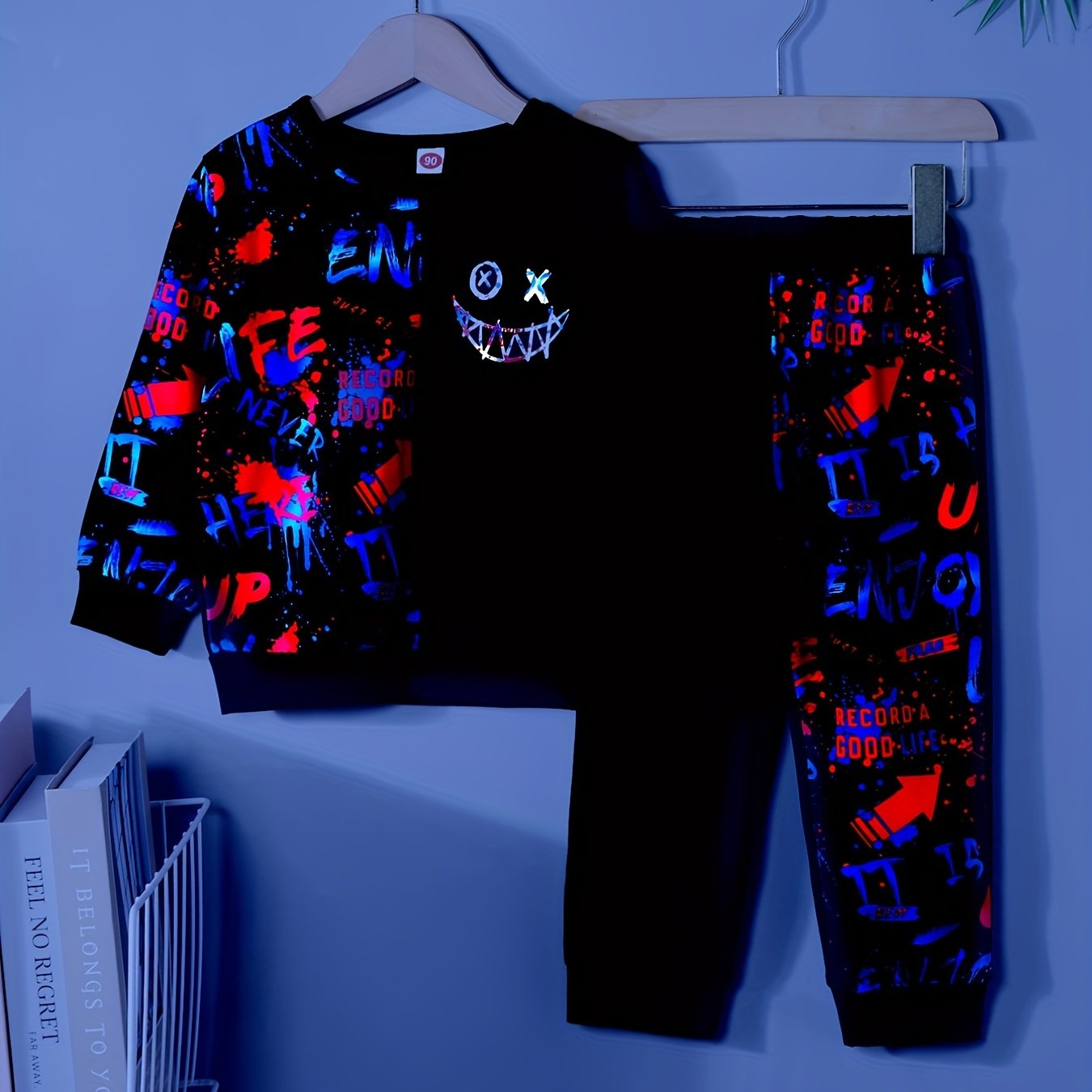 Boys 2pcs Sweatshirt & Pants Letter Graffiti Print Crew Neck Pullover Top