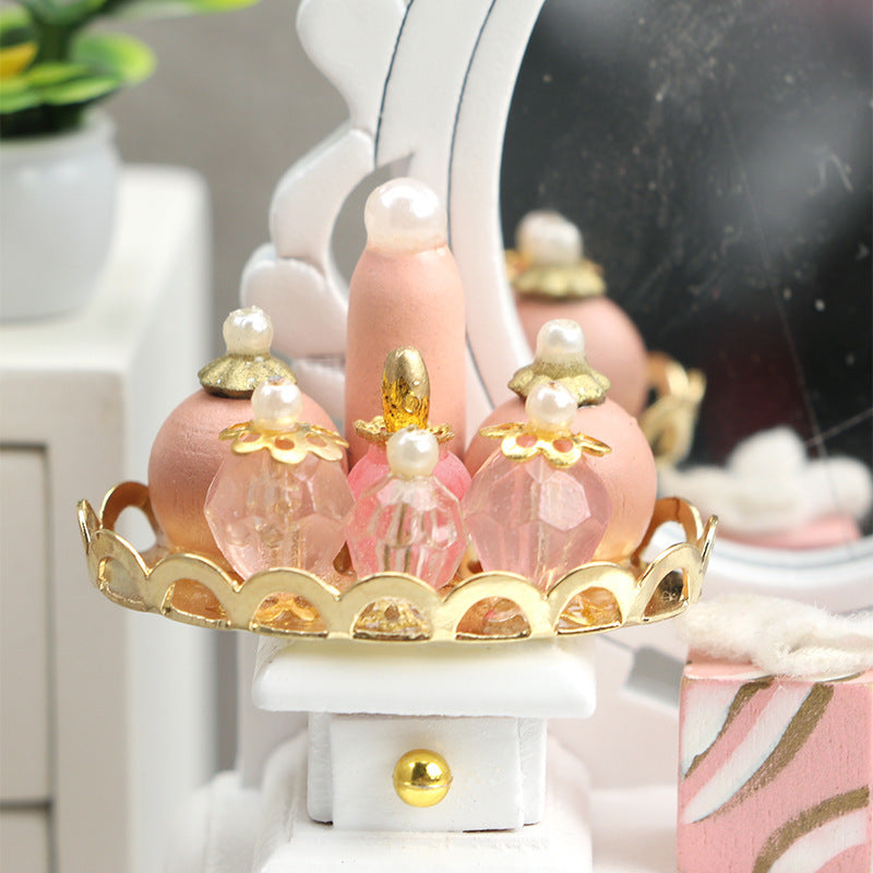 1:12 Dollhouse Bedroom Bathroom Accessories: Golden Tray & Pink Perfume Set