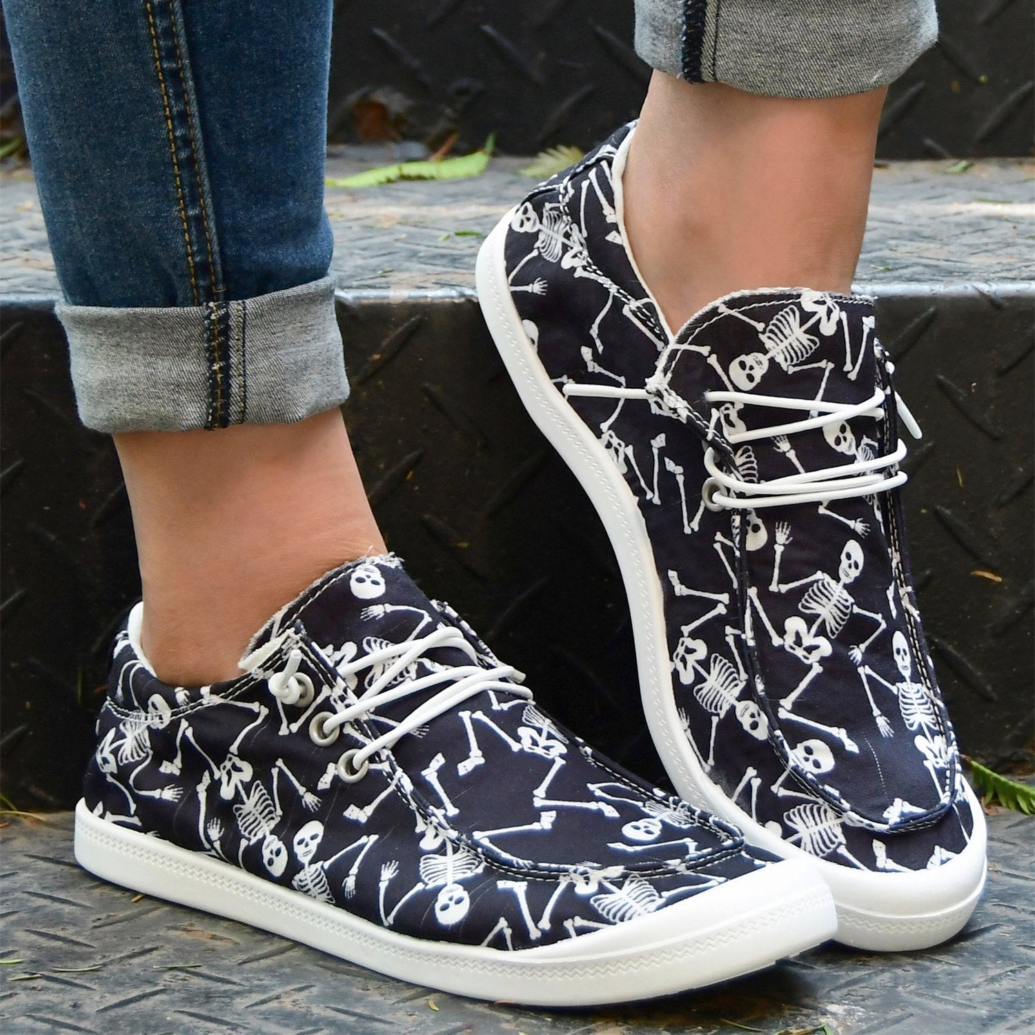 Women's Skull Print Canvas Shoes Lace-up Halloween Loafers