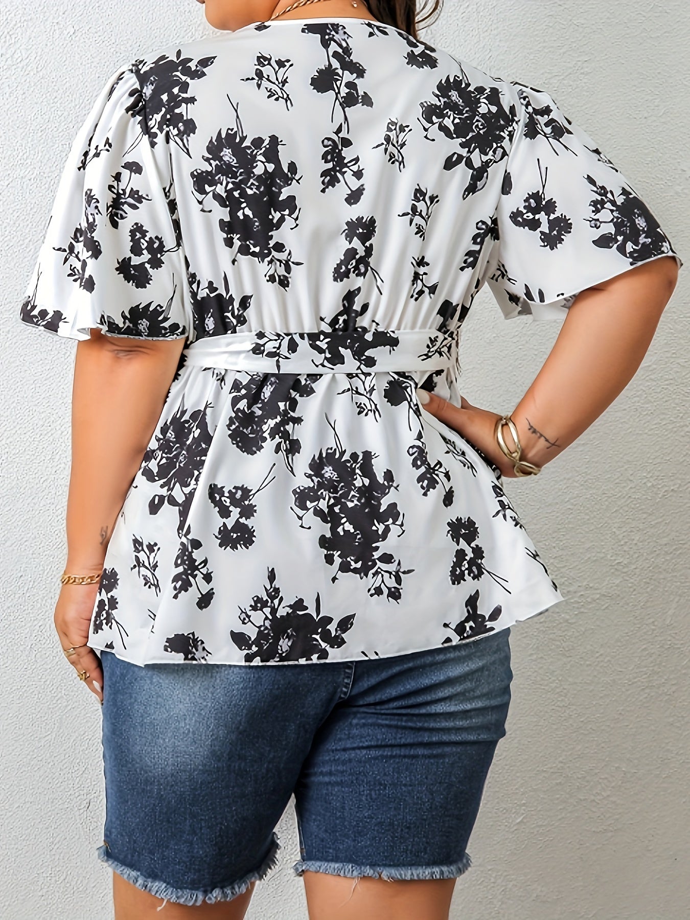 Plus Floral Print Short Sleeve Top With Belt