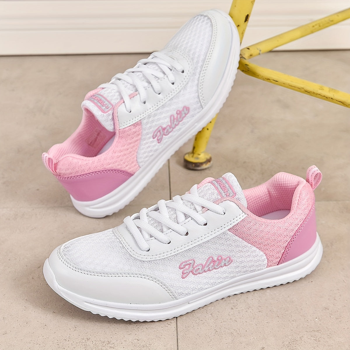Women's Letter Decor Sneakers Lightweight Running Shoes