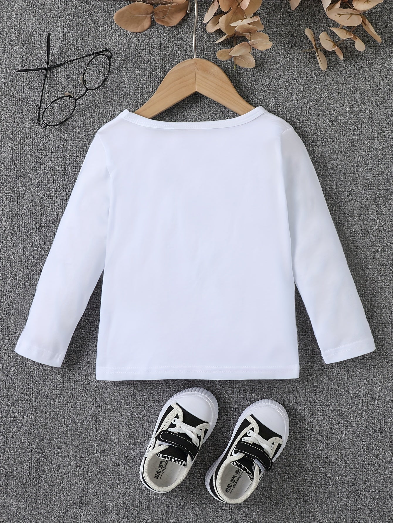 MAMA'S BOY Boys Sweatshirt for Spring Fall