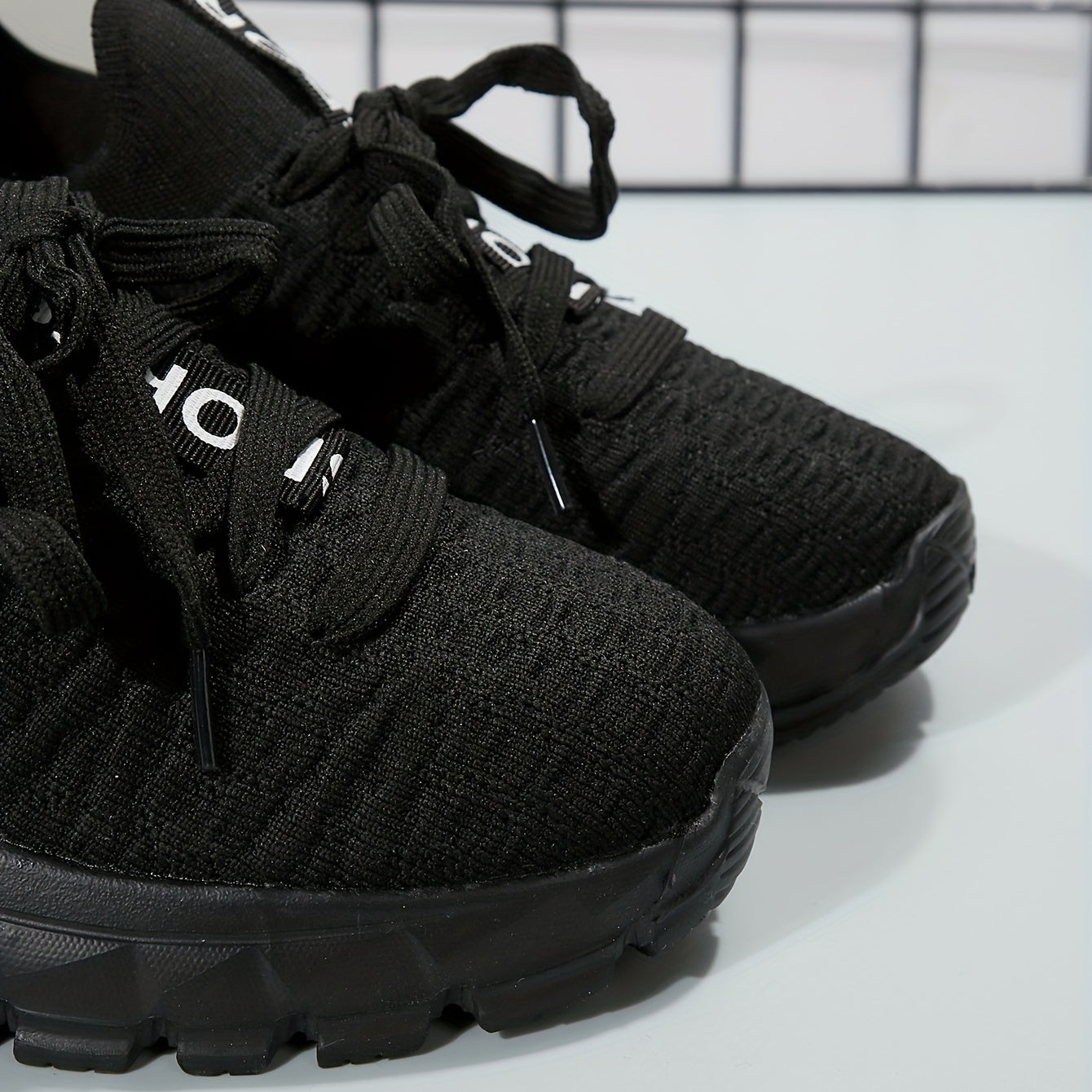 Women's Breathable Lace-Up Sports Shoes