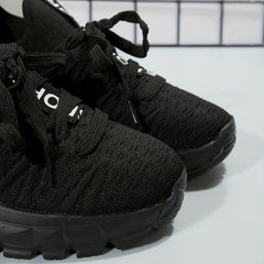 Women's Breathable Lace-Up Sports Shoes