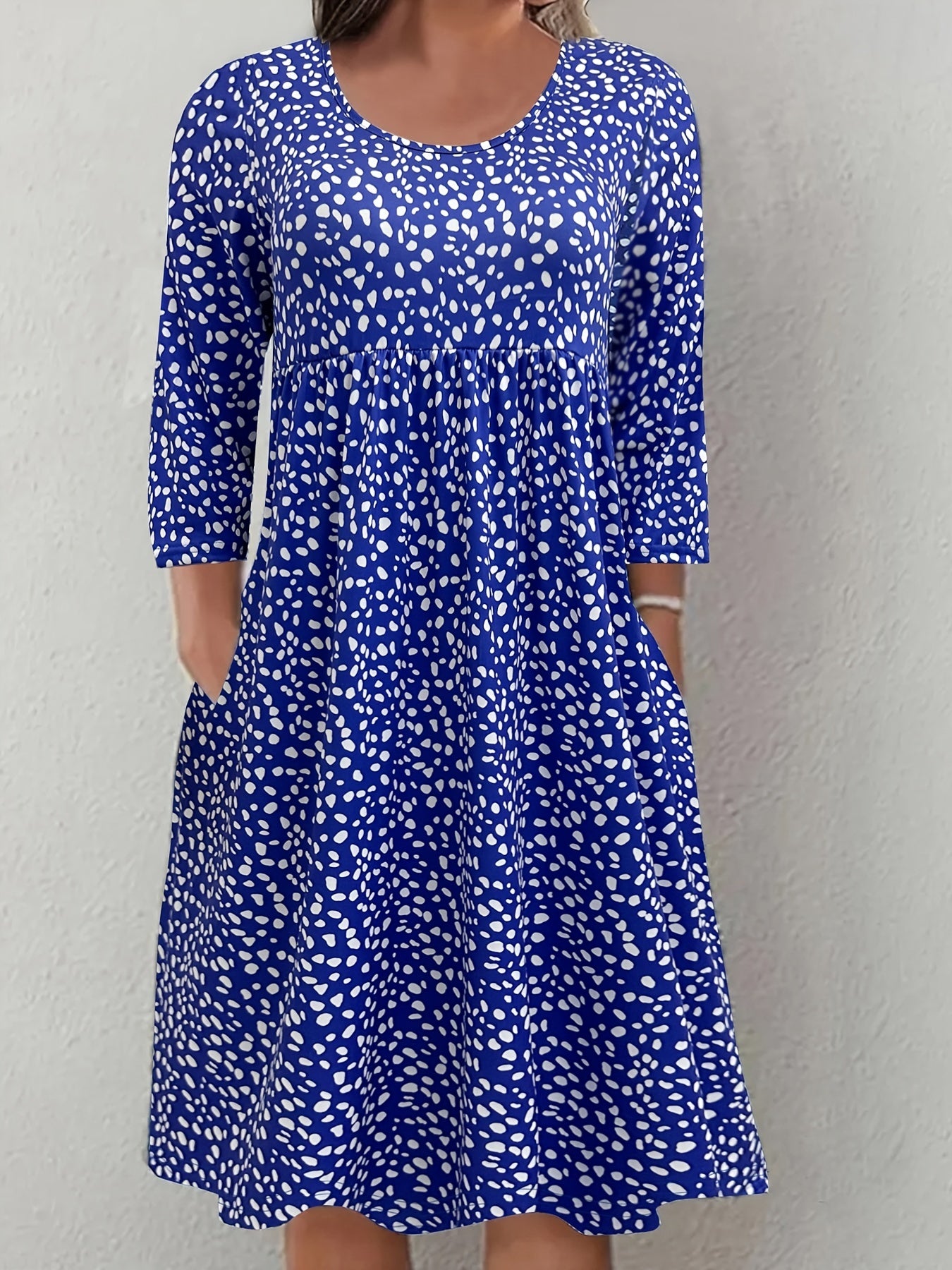 Dot Print Half Sleeve Round Neck Dress With Pockets