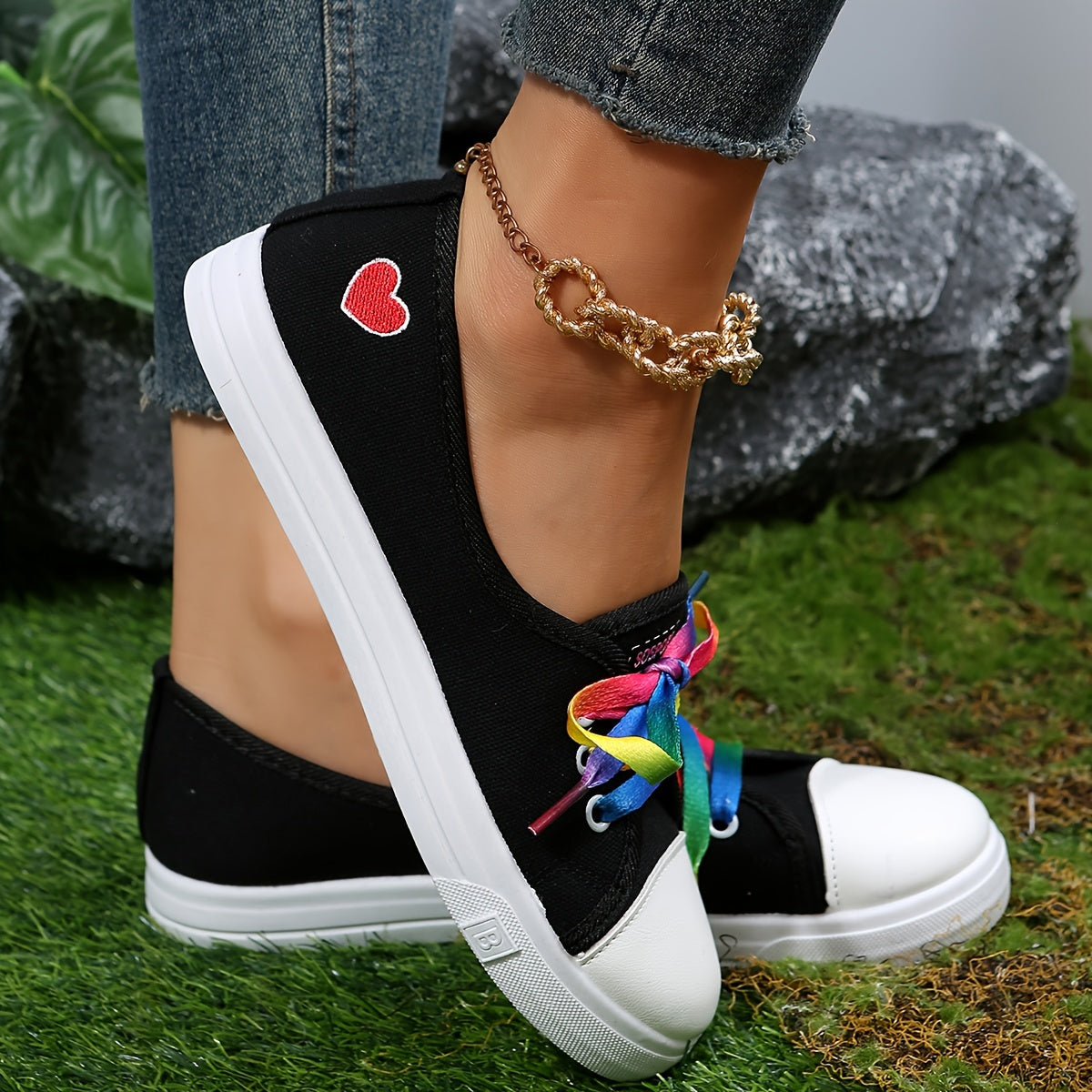 Women's Heart Pattern Canvas Lace-Up Outdoor Sneakers