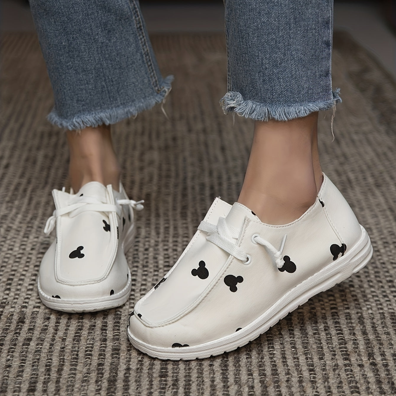 Women's Cartoon Print Canvas Shoes Lightweight Low Top Lace Up Shoes