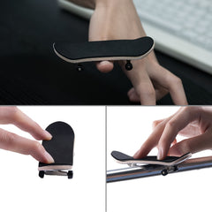 1pc 30mm Red Faced Fangs Finger Skateboard Toy
