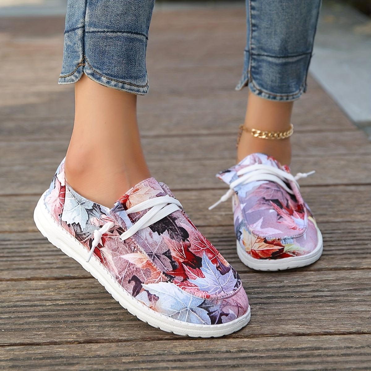 Maple Leaf Print Canvas Lace-Up Low Top Women's Shoes