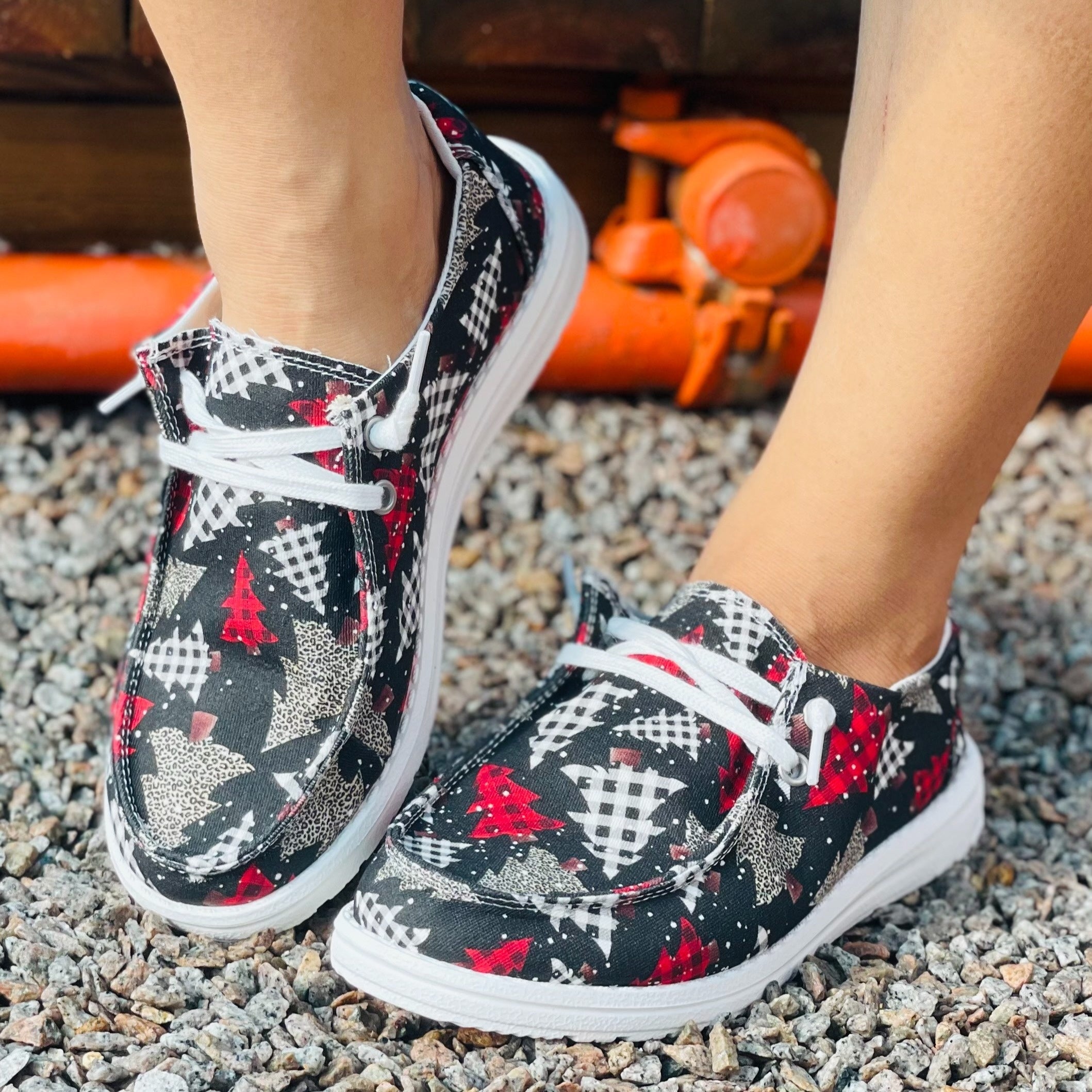 Women's Christmas Plaid Tree Print Skateboard Shoes Lightweight Low Top