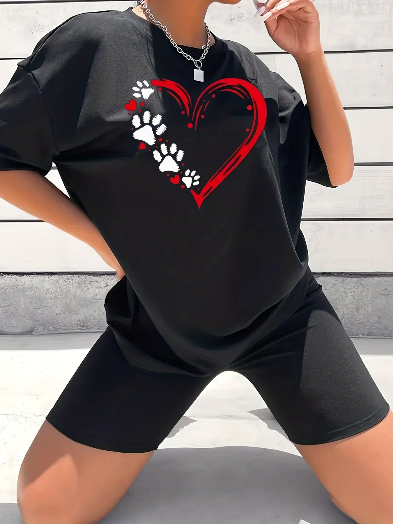 2pcs Women's Summer Casual Sports Suits Heart Graphic T-shirts & Shorts