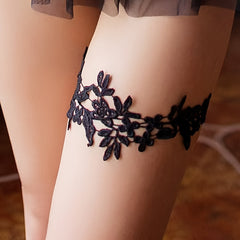 Soft Lace Garter with Romantic Flowers - Perfect for Brides