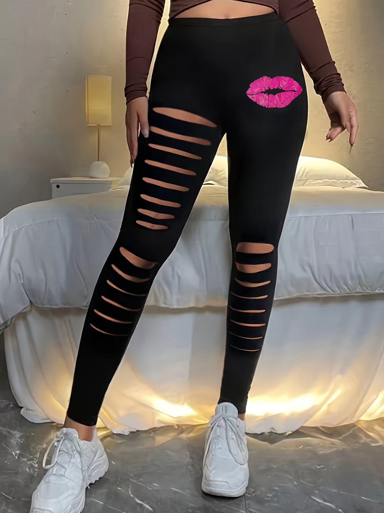 Women's Kiss Print Ripped Leggings