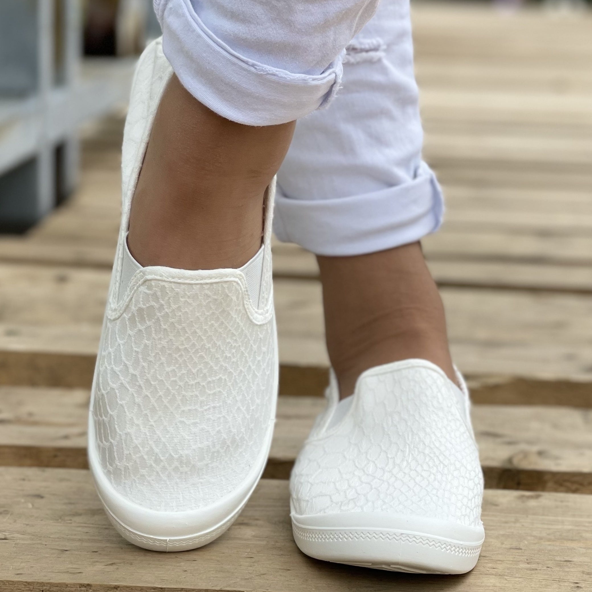Comfortable Slip On Flat Shoes for Women Lightweight Walking Shoes