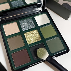 French Smoky Eyeshadow Palette & Green Contrast Makeup for Halloween