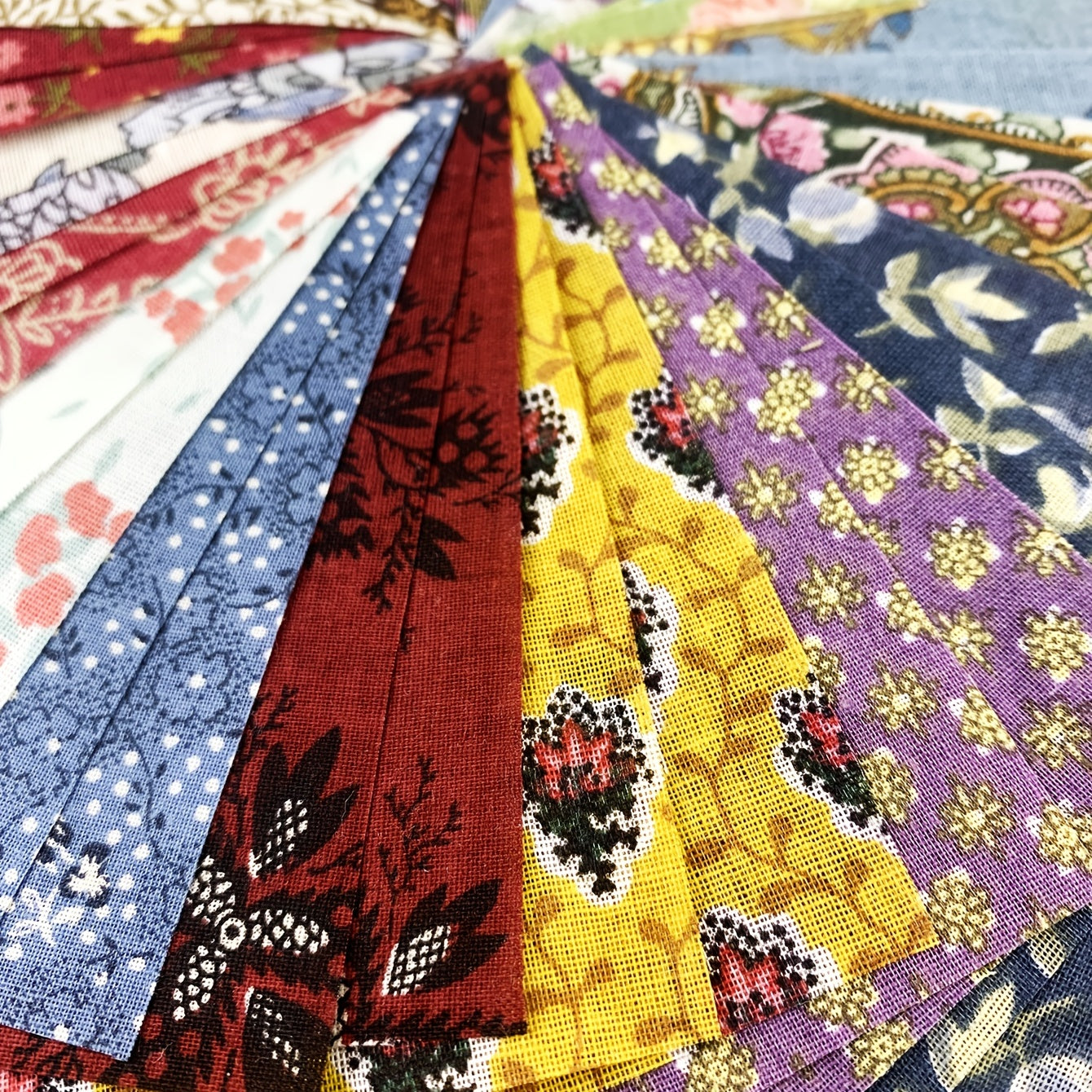 100pcs Dark Fabric Random 50 Colors DIY Printed Cotton Fabric
