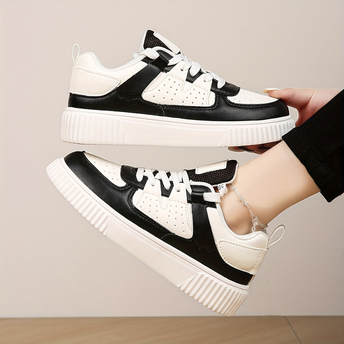 Women's Lightweight Faux Leather Skate Shoes for Outdoor Sports