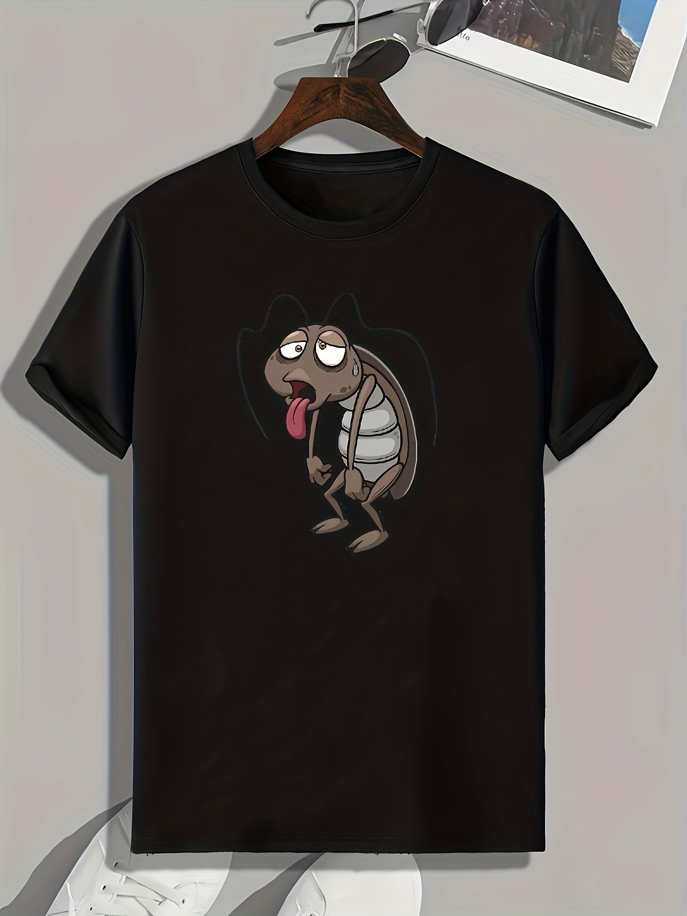 Tired Cockroach Print Men's Sports T-shirt