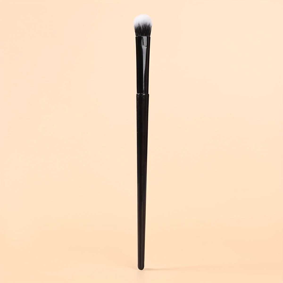 Cruelty Synthetic Eyeshadow Brush for Precision Application