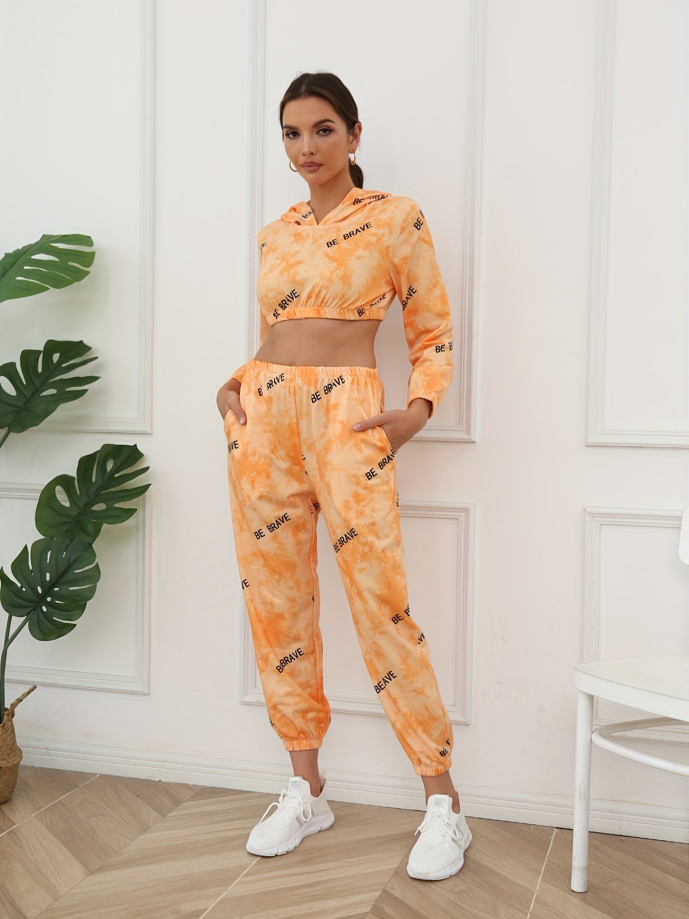 2pcs Sports Letter Graphic Hooded Crop Top & Pants Set Women's Activewear