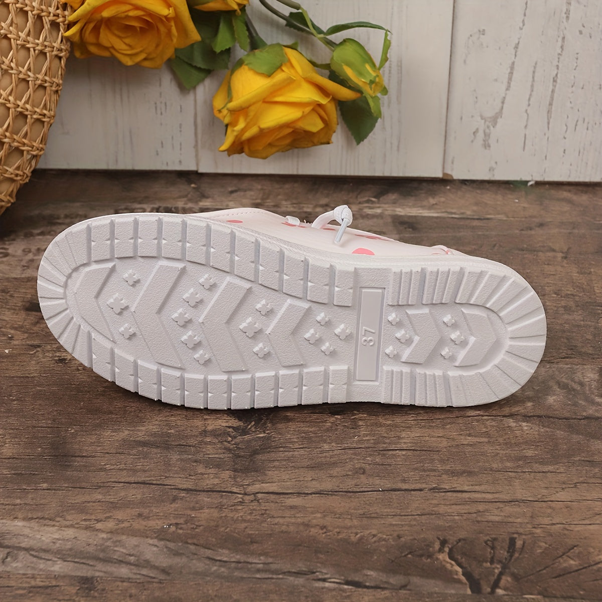 Women's Skate Shoes with Cartoon Pattern & Heart Sole Print