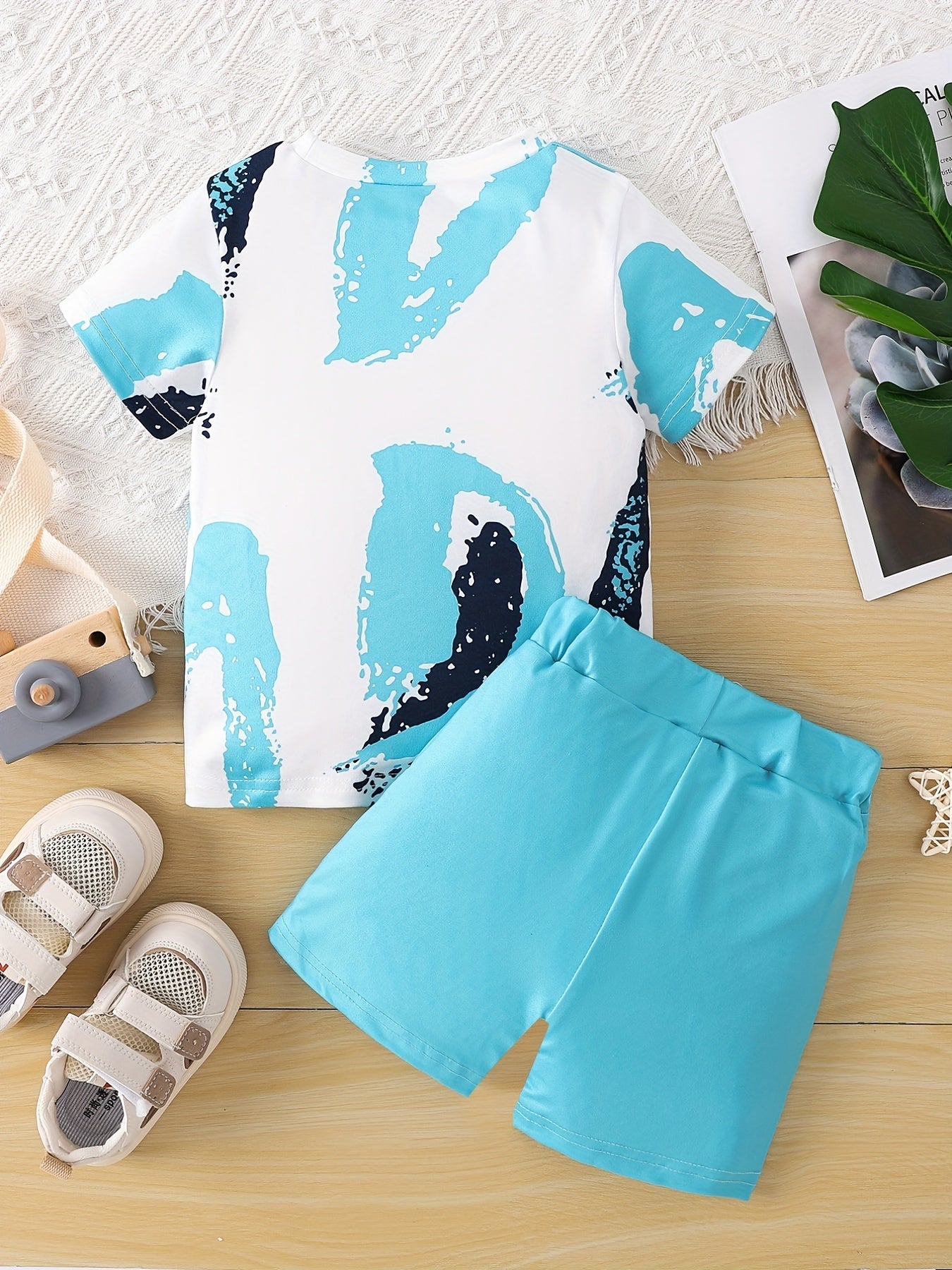 2pcs Baby Boys Graffiti T-shirt & Shorts Set for Summer