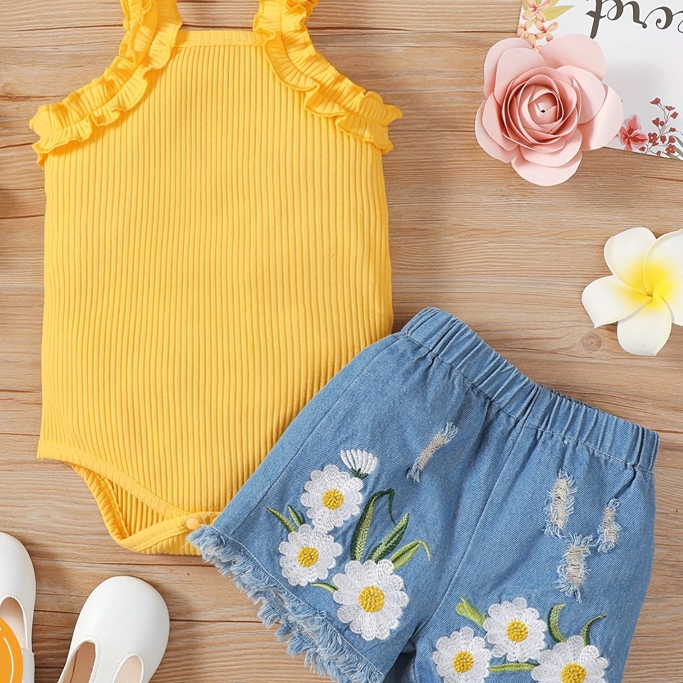 2pcs Baby Girls Thin Strap Onesie & Floral Embroidery Denim Shorts Set