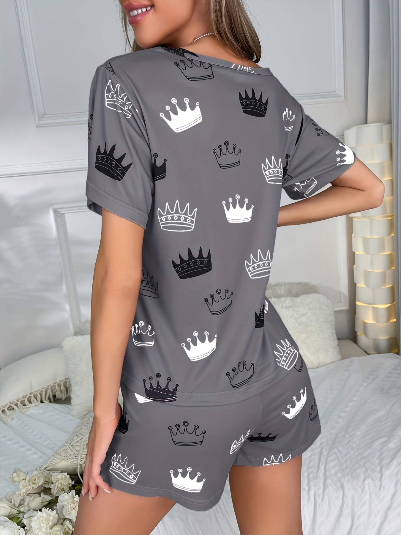 Crown Print Short Pajamas Set & Blindfold Women's Sleepwear