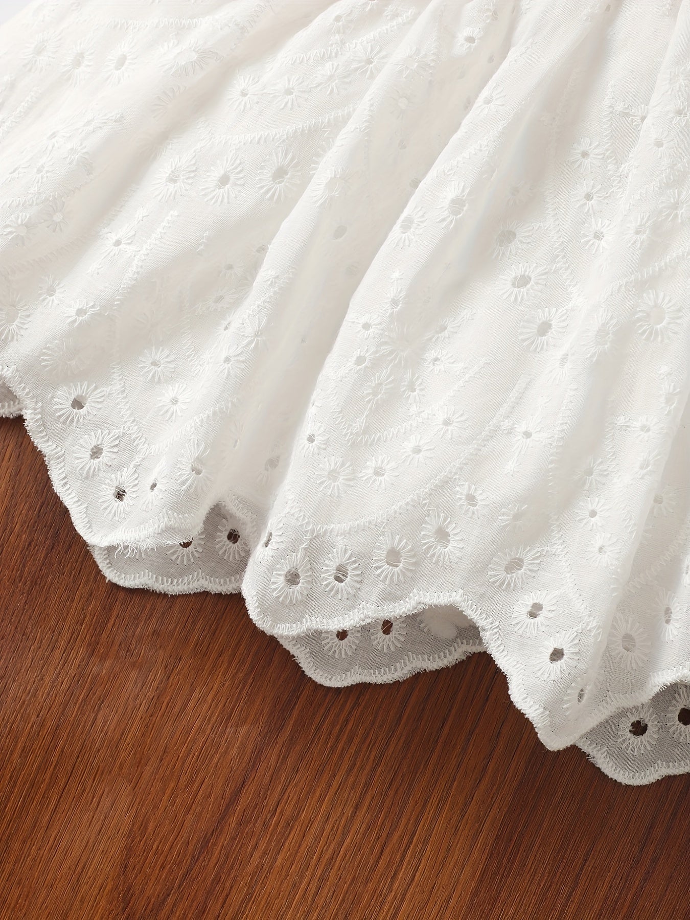 2pcs Baby Girls Floral Print Camisole Top & Eyelet Belted Skirt Set