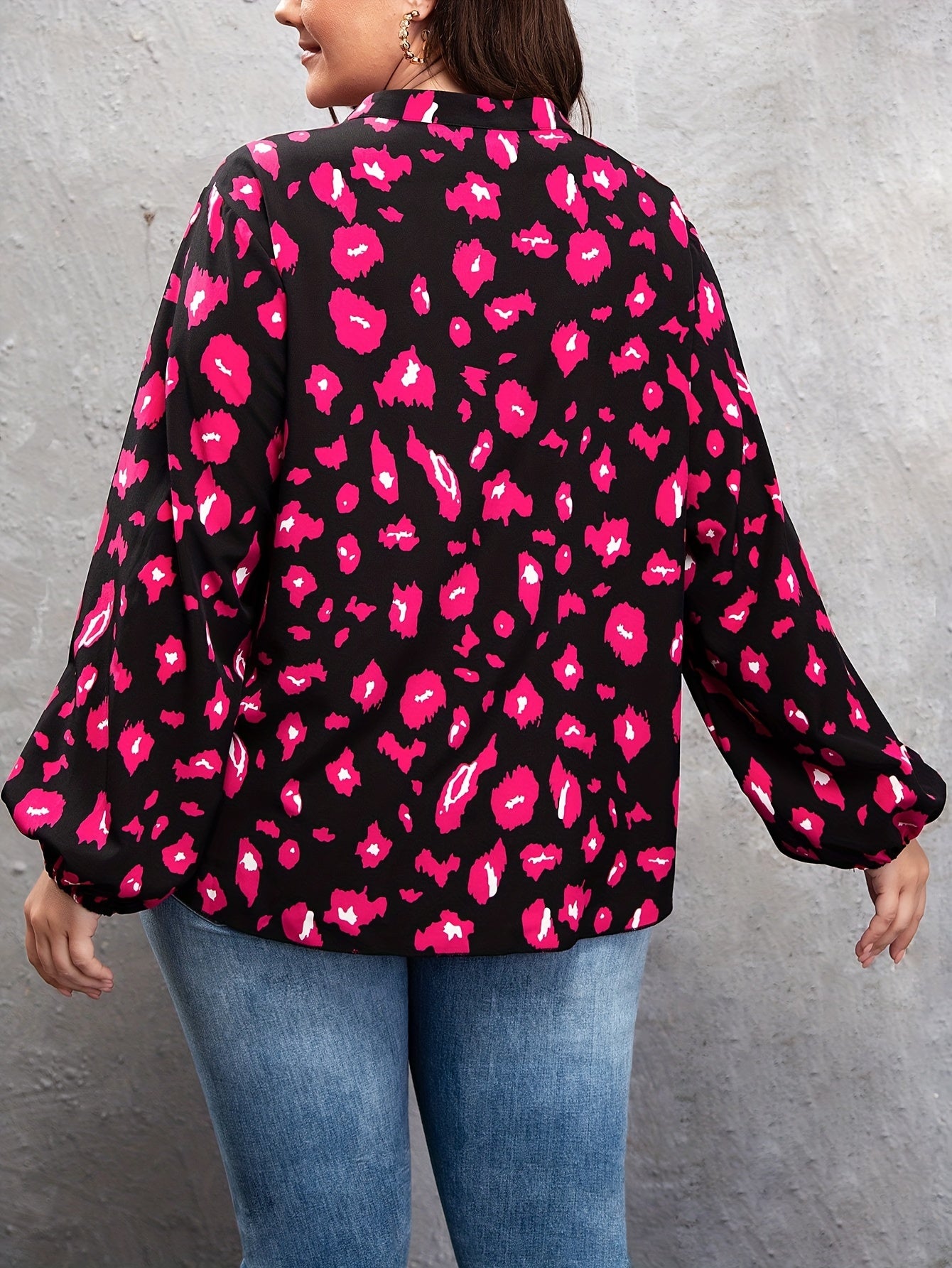 Leopard Print Long Sleeve V Neck Top