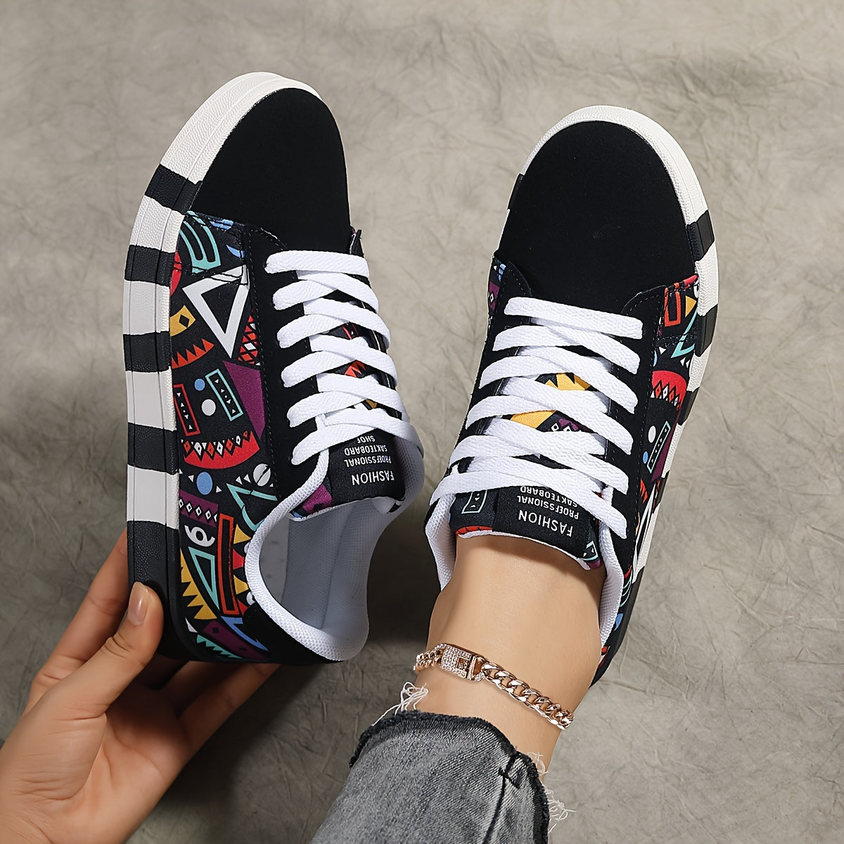 Lightweight Graphic Pattern Skate Shoes