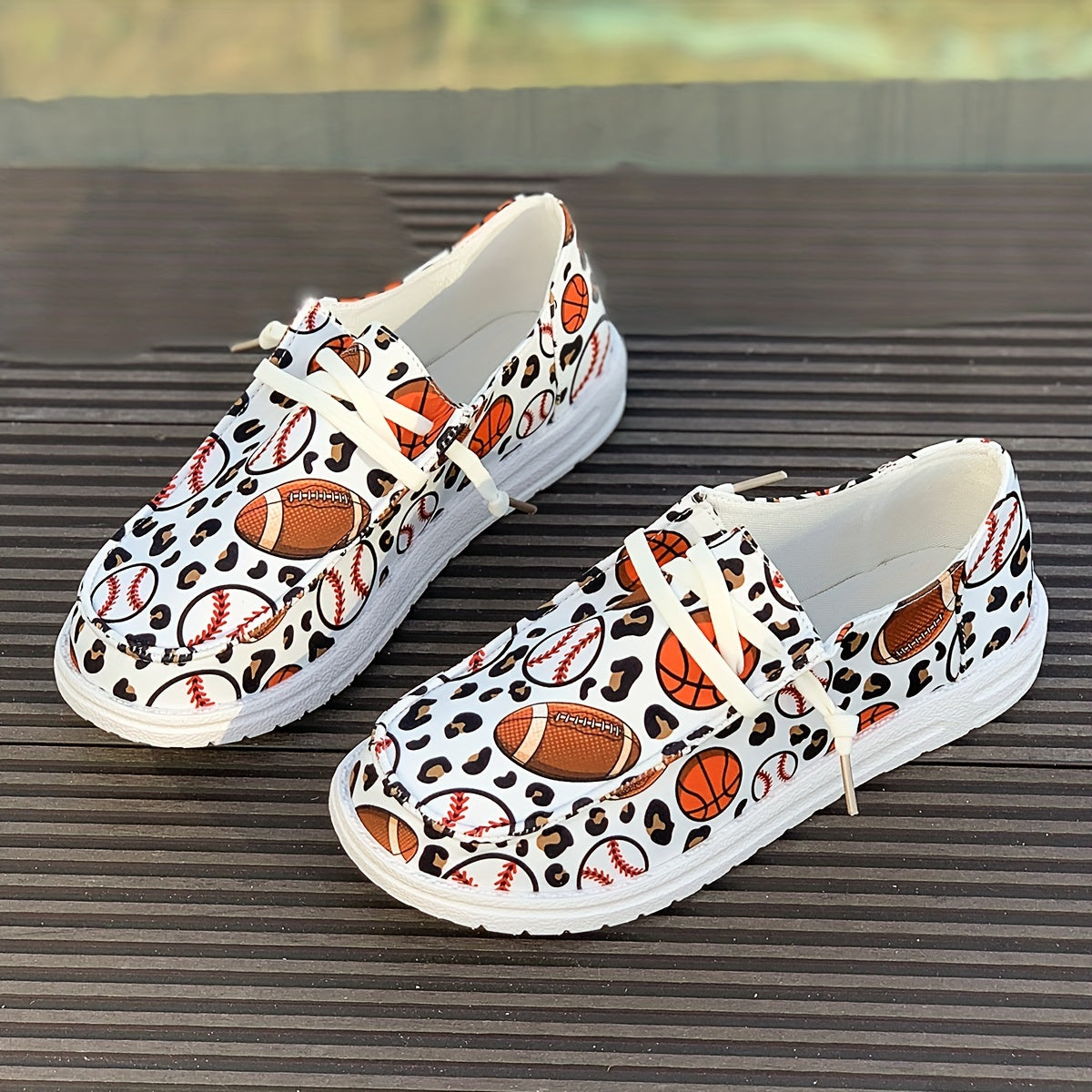 Women's Skate Shoes with Sports Pattern Design Lace up Flat Sneakers