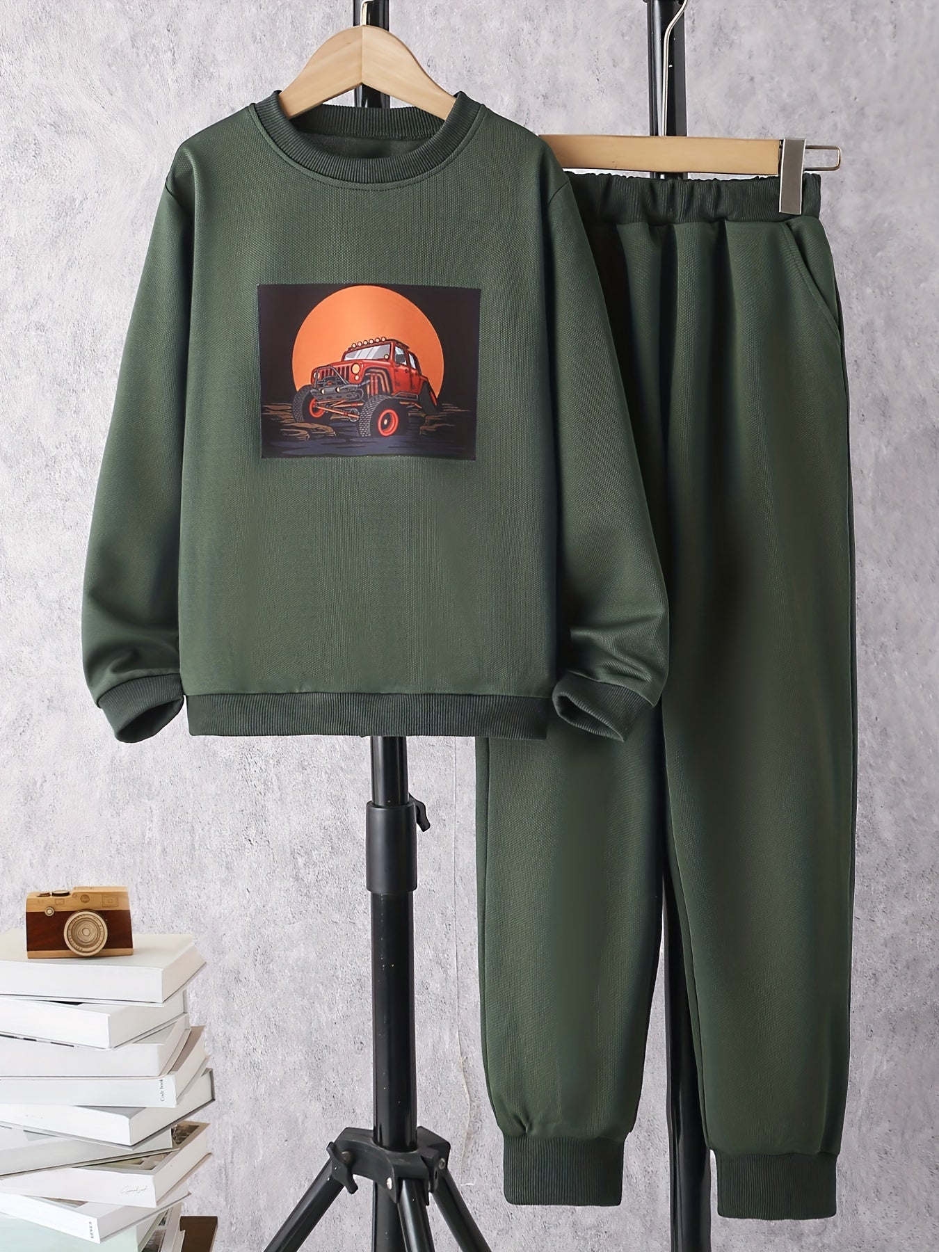 Boy's Cartoon Car Sweatshirt & Sweatpants Set for Spring Fall