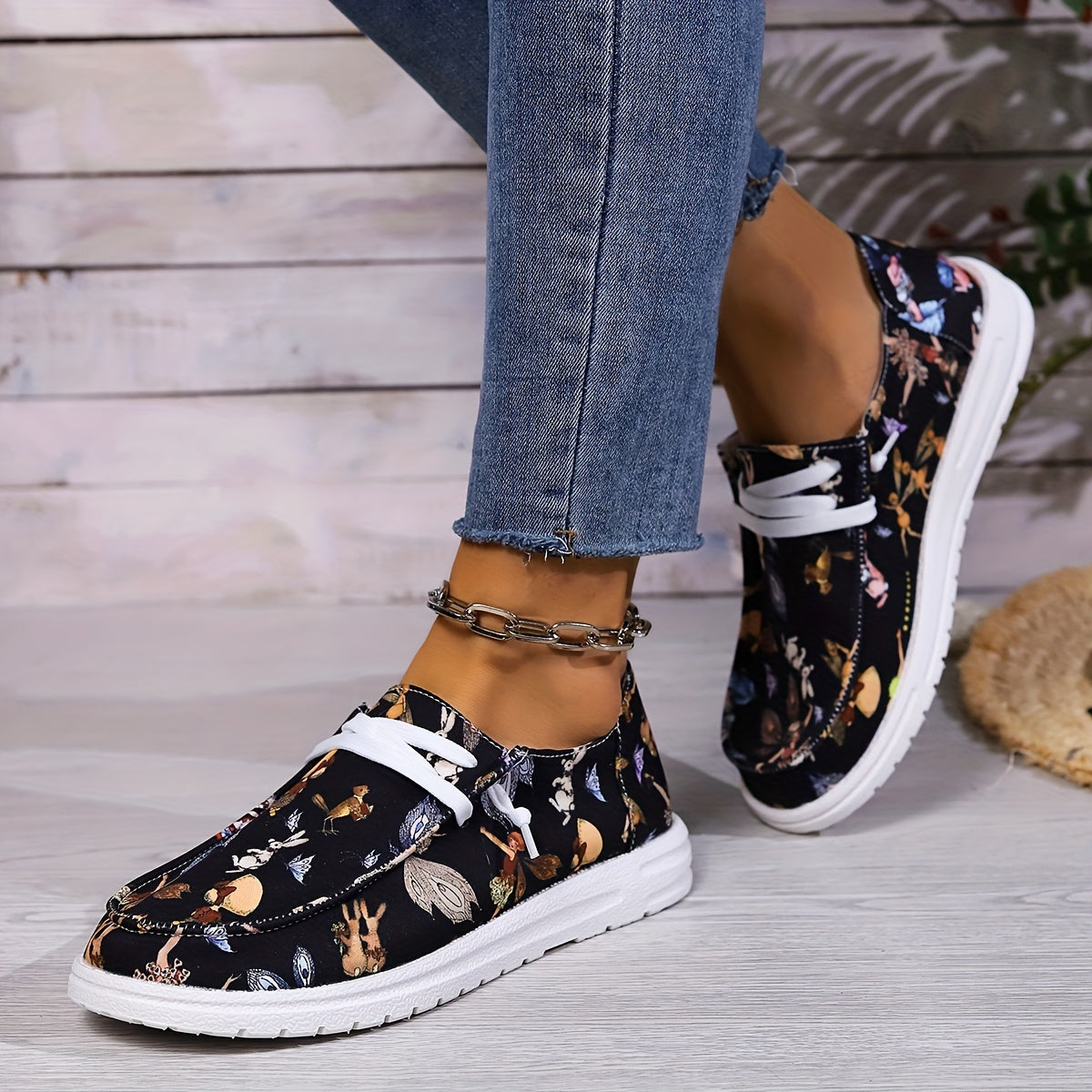 Women's Cartoon Print Lace-Up Canvas Skateboard Shoes